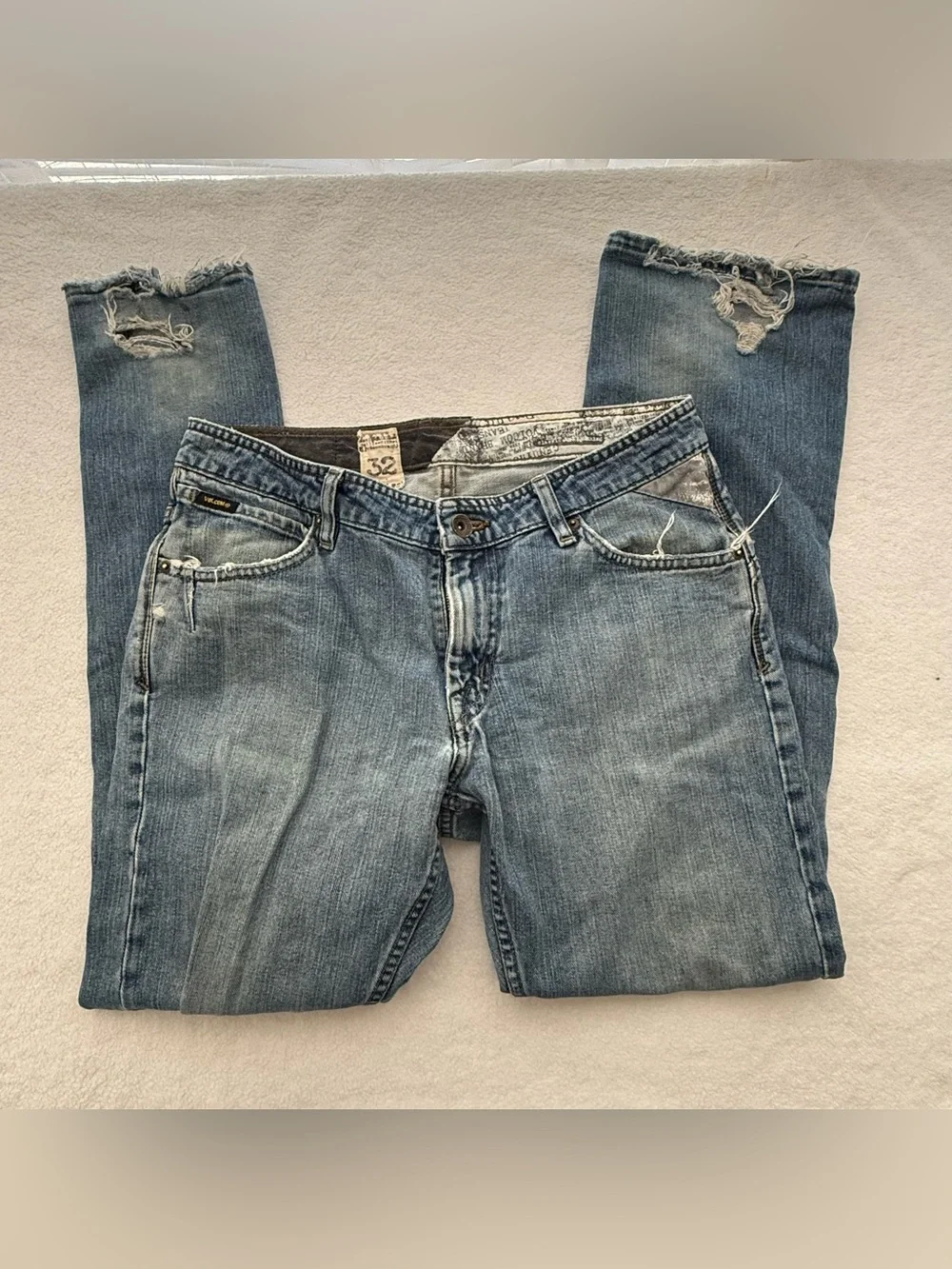 Volcom Stone Light Wash Distressed Jeans size 32 x 32 Worn In Lived In